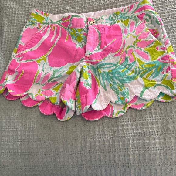 Lilly Pulitzer Pants - Lilly Pulitzer scalloped cotton shorts